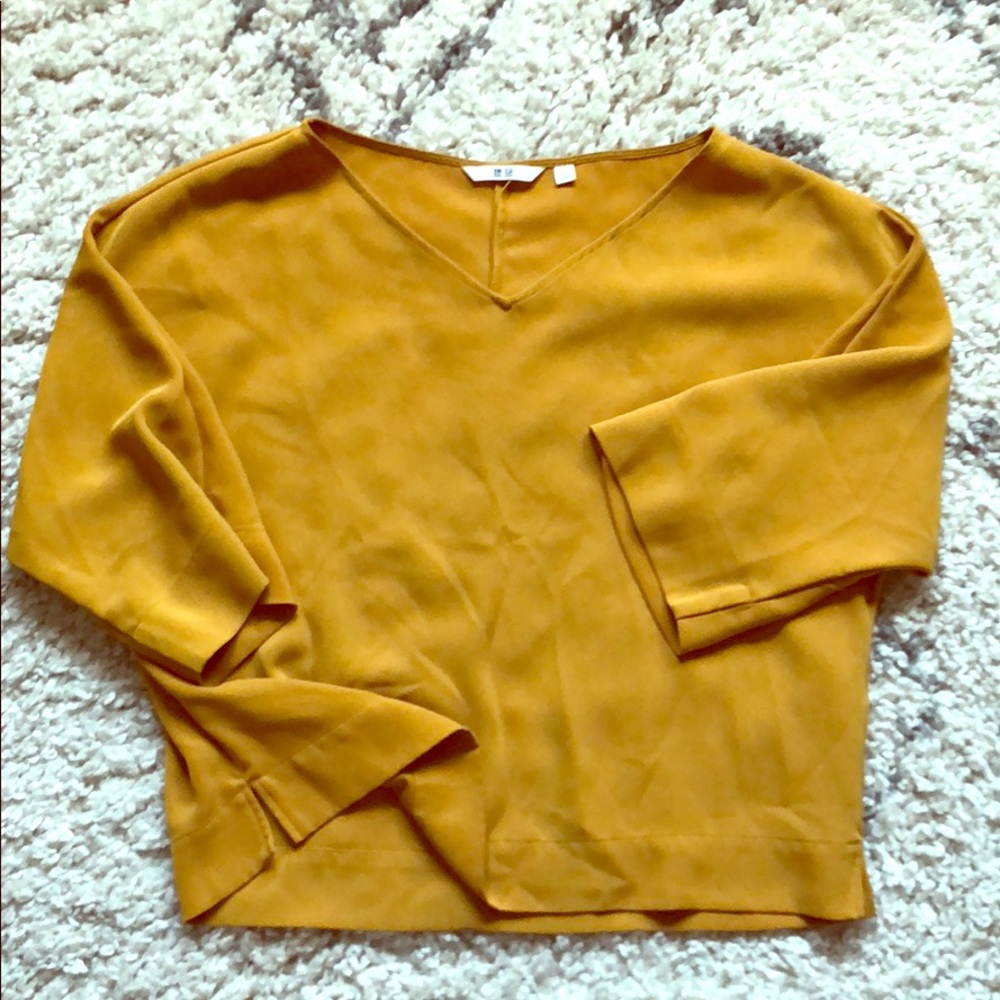 Uniqlo top size S